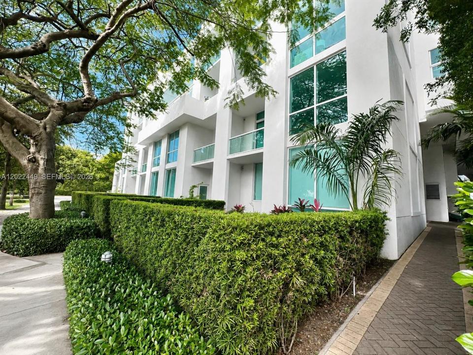 1871 NW S River Dr A04, Miami, Floryda 33125, USA