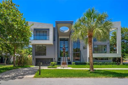 900 NE 75th St, Miami, Florida 33138, USA
