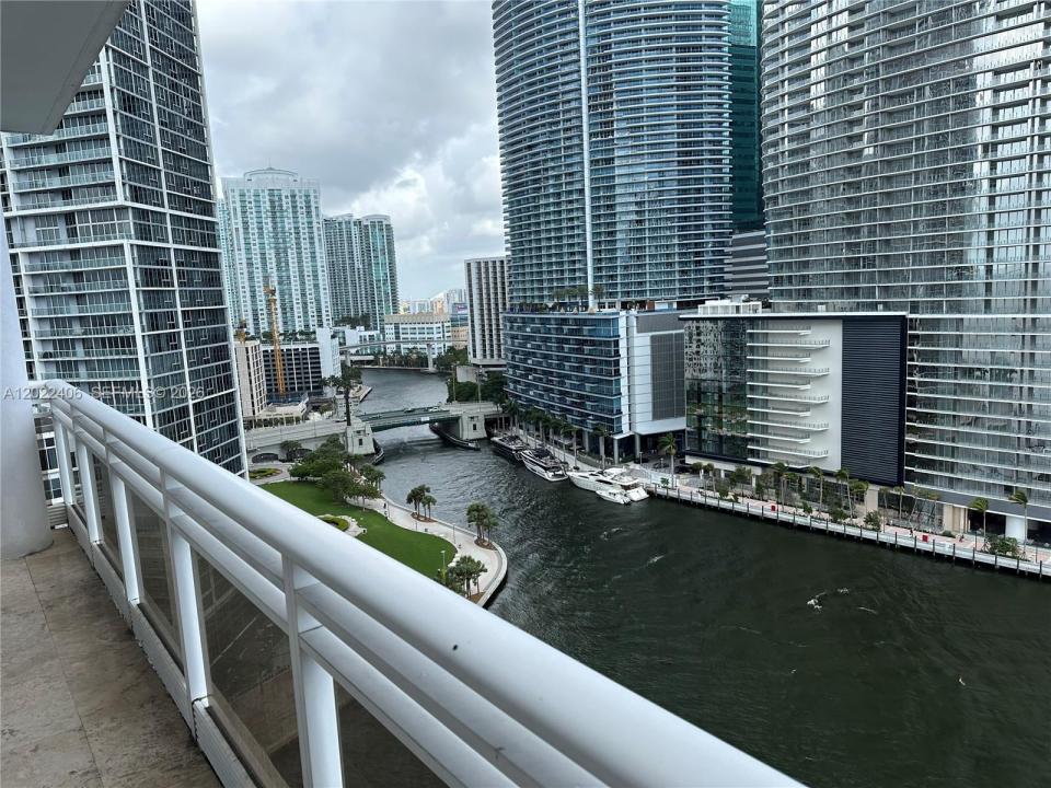 901 Brickell Key Blvd 2005, Miami, Florida 33131, USA
