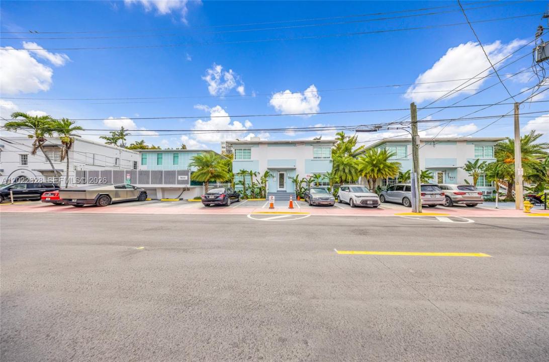 7830 Abbott Ave 25, Miami Beach, Floryda 33141, USA