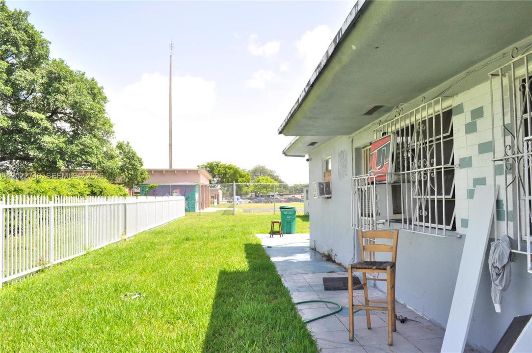 2395 NW 82nd St 2395, Miami, Florida 33147, Stati Uniti