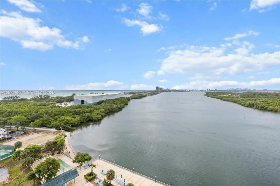 300 Bayview Dr 1504, Sunny Isles Beach, Florida 33160, Stati Uniti