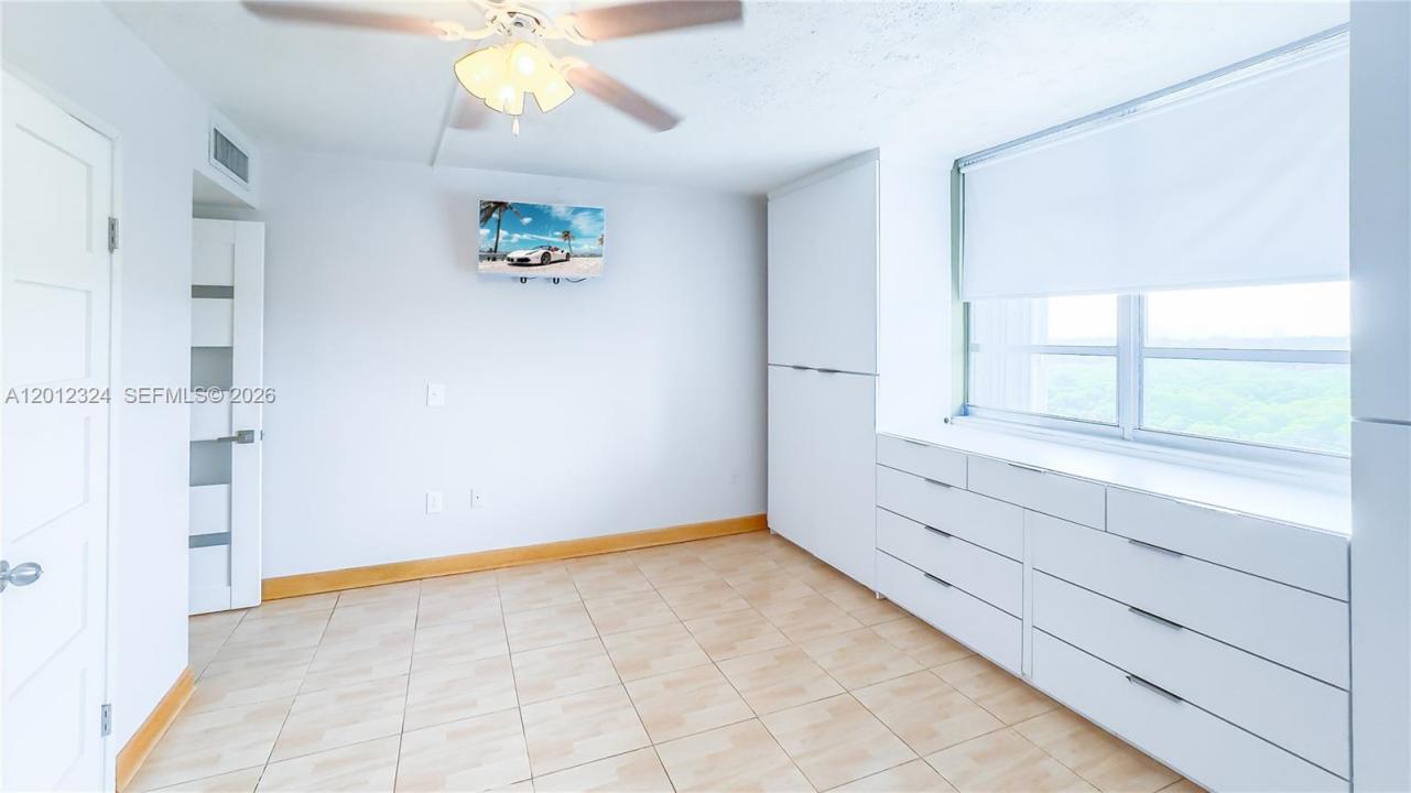 2841 NE 163rd St 1210, North Miami Beach, Florida 33160, Stati Uniti
