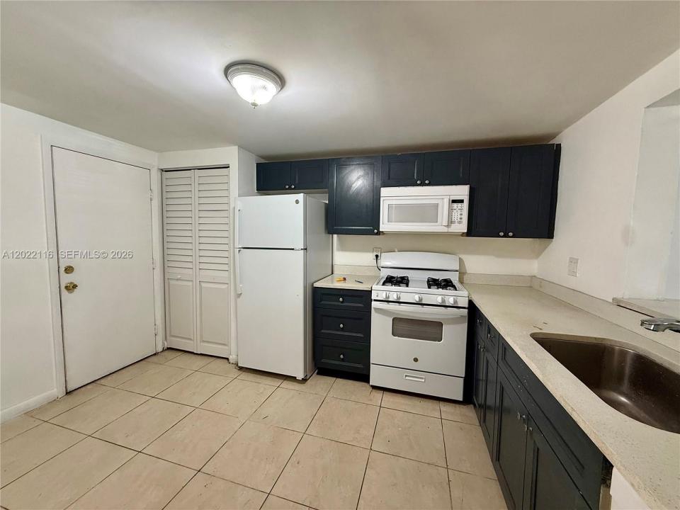 18101 NW 68th Ave B102, Hialeah, Florida 33015, Stati Uniti