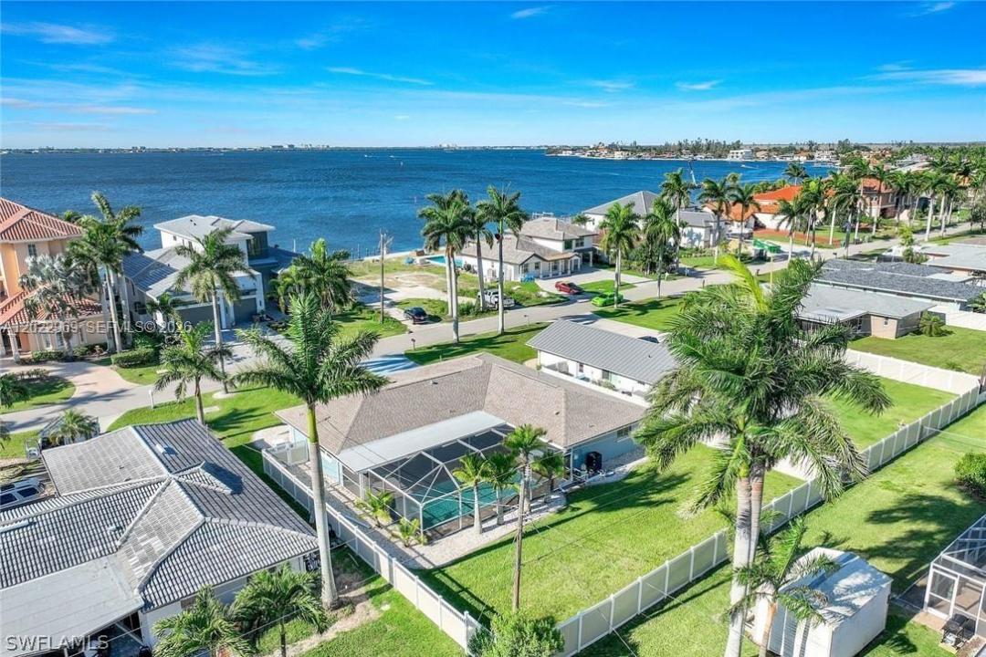 355 Bayshore Dr, Cape Coral, Florida 33904, Stati Uniti