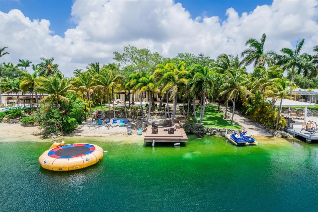 9240 SW 140th St, Miami, Floryda 33176, USA