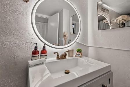 19201 Collins Ave 949, Sunny Isles Beach, Florida 33160, USA