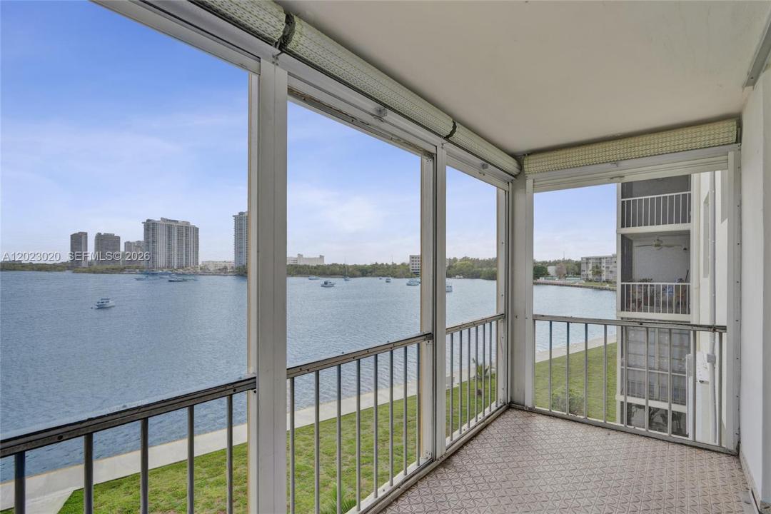 2920 Point East Dr N408, Aventura, Floride 33160, États-Unis