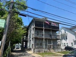 220 Rathbun Street 2R, Woonsocket, 罗得岛 02896, 美国