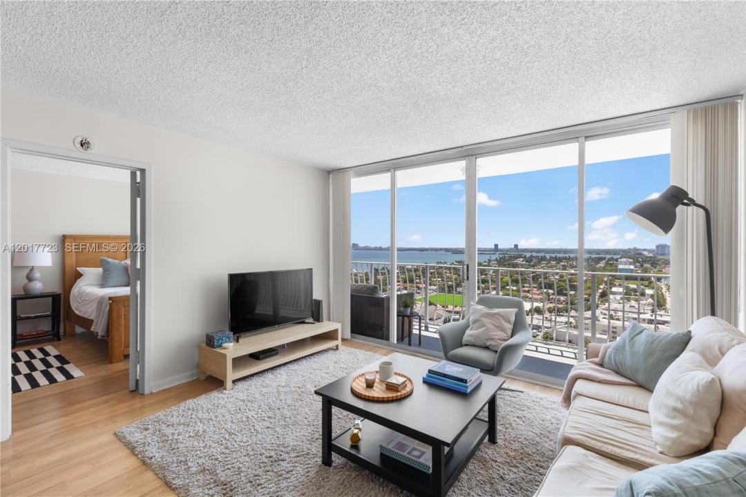 7601 E Treasure Dr 2001, North Bay Village, Florida 33141, Stati Uniti