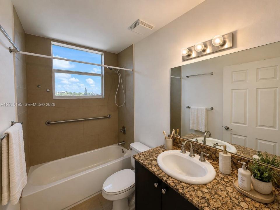 529 NE 62nd St 404, Miami, Florida 33138, USA