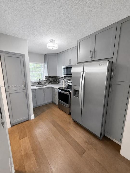 1635 W 44th Pl 311, Hialeah, Floride 33012, États-Unis