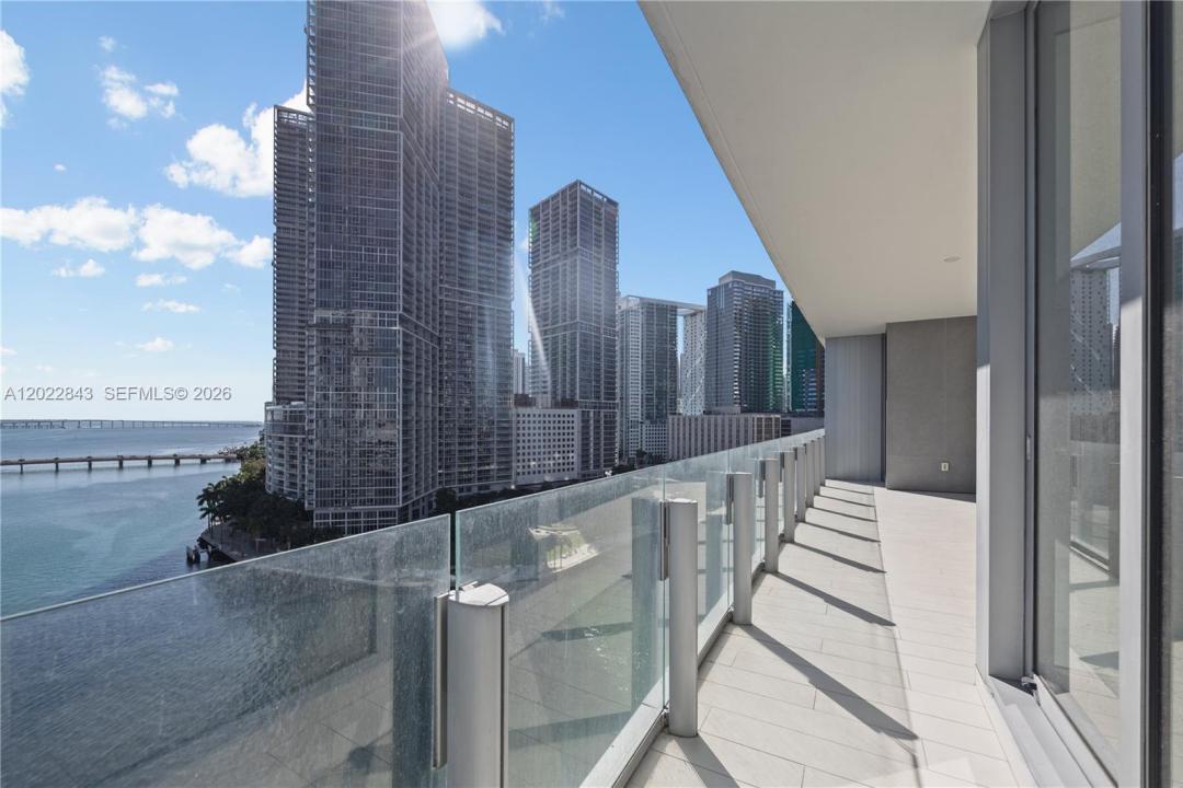 300 Biscayne Blvd Way 1102, Miami, Florida 33131, USA