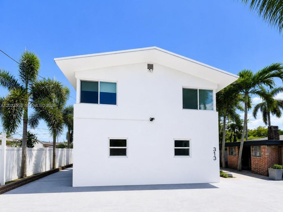 313 SW 1st Street 1, Hallandale Beach, Florida 33009, Stati Uniti