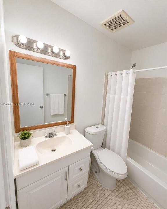 18051 NW 68th Ave K201, Hialeah, Flórida 33015, Estados Unidos