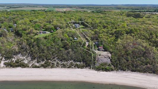 3172 Sound Avenue, Riverhead, New York 11933