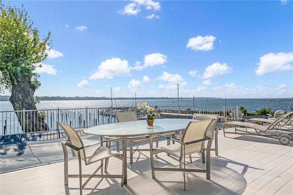 8 Rushton Drive, Cranston, Rhode Island 02905