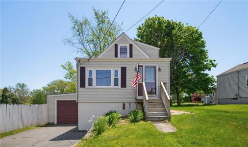 34 Farnum Street, Tiverton, Rhode Island 02878, USA