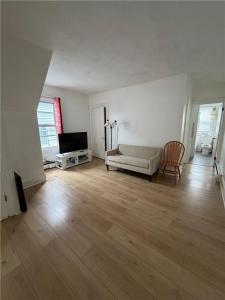 94 Warner Street B, Newport, Rhode Island 02840, USA
