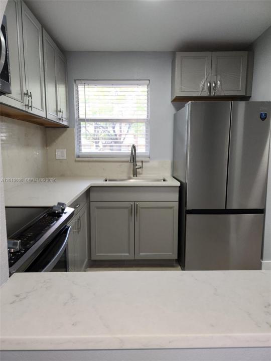 2811 N Pine Island Rd 107, Sunrise, Floride 33322, États-Unis