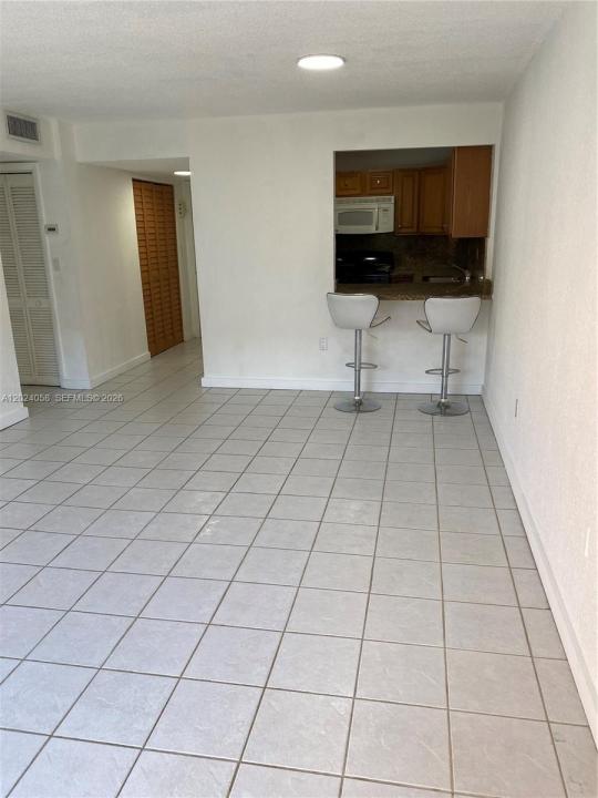 1300 W 47th Pl 118, Hialeah, Florida 33012, Stati Uniti