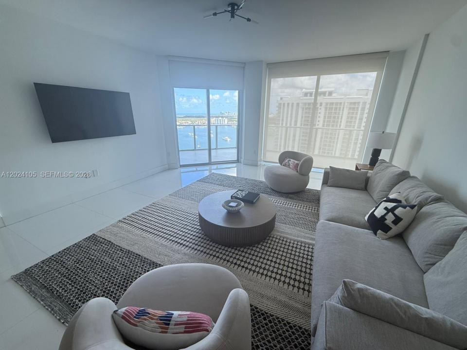 17301 Biscayne Blvd 2305, North Miami Beach, Florida 33160, Stati Uniti