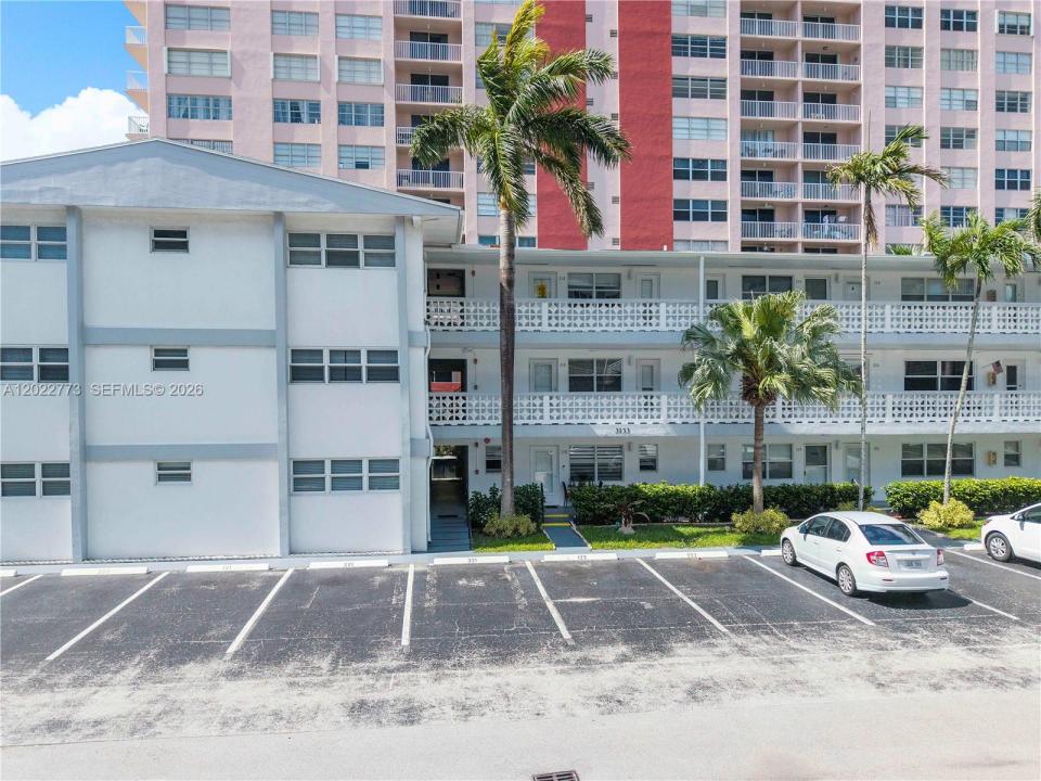 3133 S Ocean Dr 318, Hallandale Beach, Florida 33009, USA
