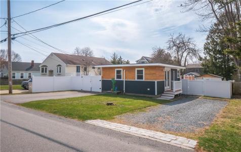 100 Renfrew Avenue, Middletown, Rhode Island 02842, USA