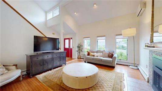35 Lilly Lane, Narragansett, Rhode Island 02882, USA
