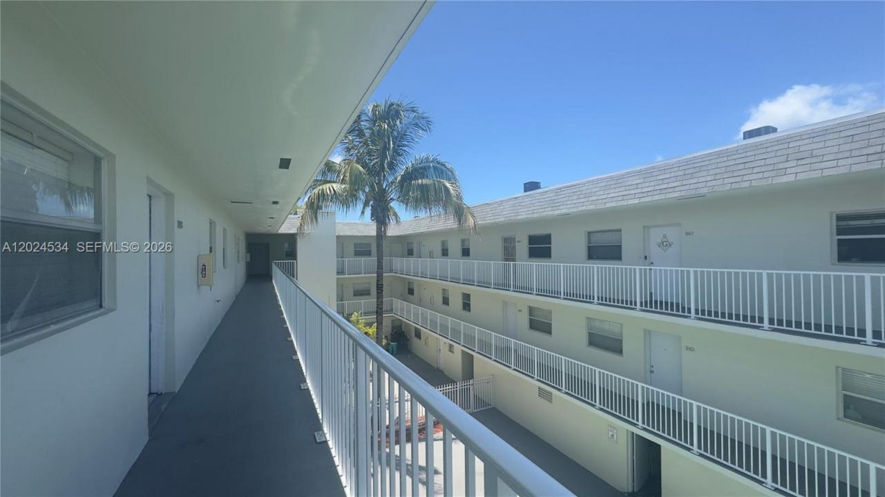 12890 NE 8th Ave 302, North Miami, Floride 33161, États-Unis
