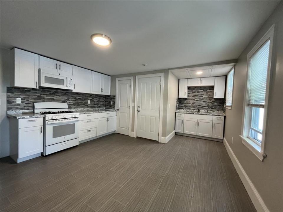 217 State Street 2R, Bristol, Rhode Island 02809, États-Unis