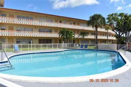 11840 NE 19th Dr 14, North Miami, Florida 33181, USA