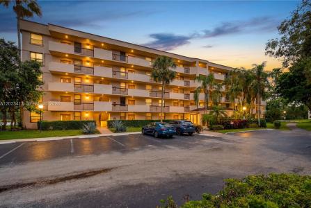 2768 S Carambola Cir S 206, Coconut Creek, Florida 33066, USA