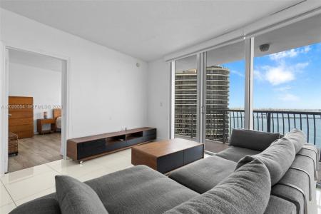 1750 N Bayshore Dr 4901, Miami, Florida 33132, USA