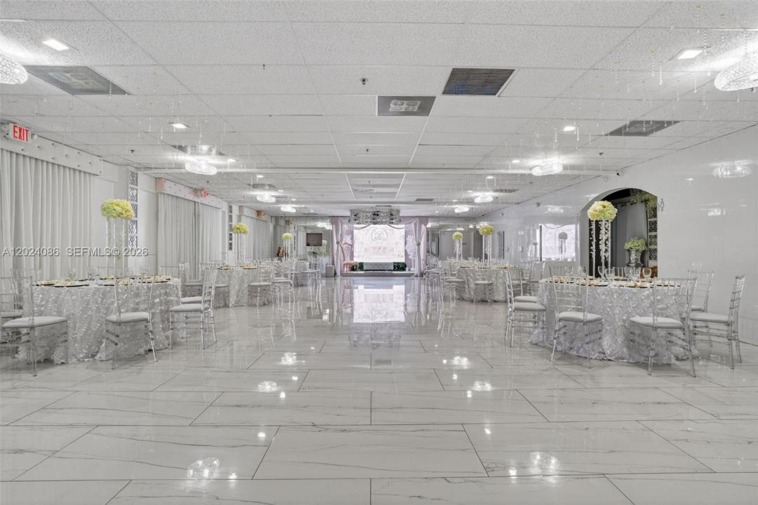 Established Banquet Hall in Cutler Bay, Cutler Bay, Florida 33157, Stati Uniti