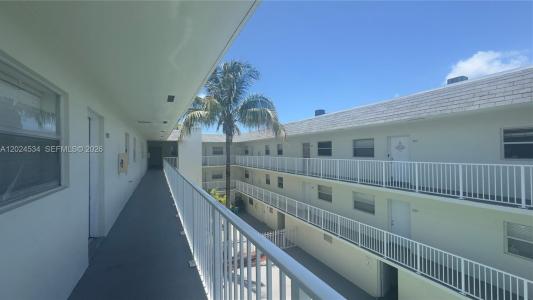 12890 NE 8th Ave 302, North Miami, Florida 33161, USA