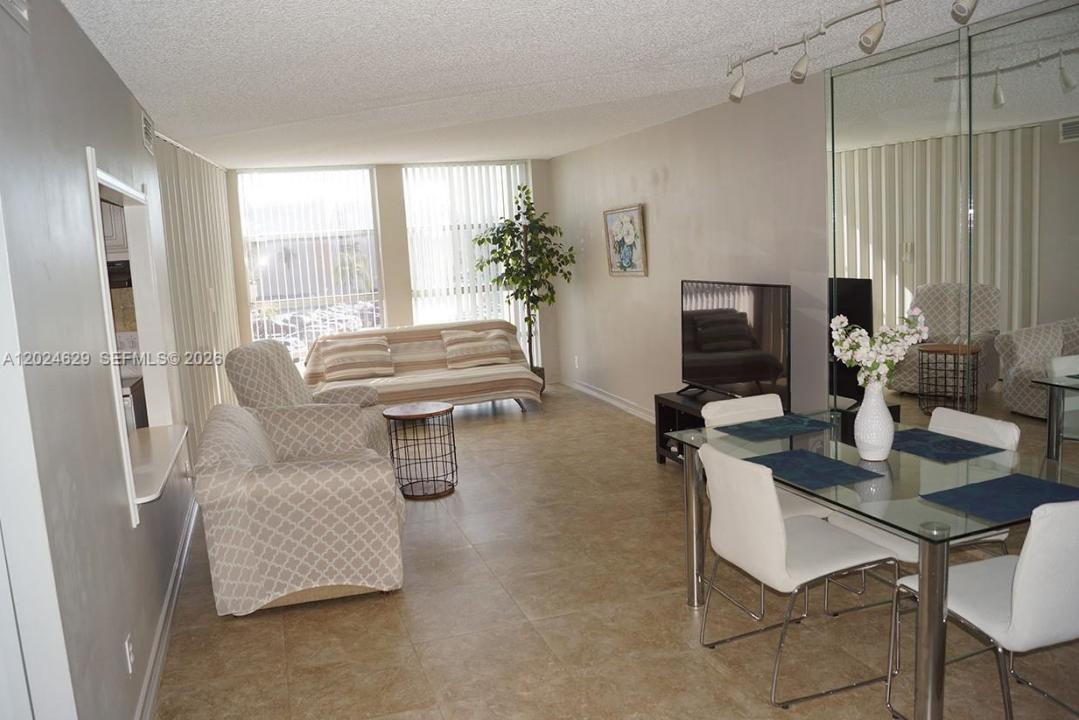 801 Three Islands Blvd 312, Hallandale Beach, Florida 33009, USA
