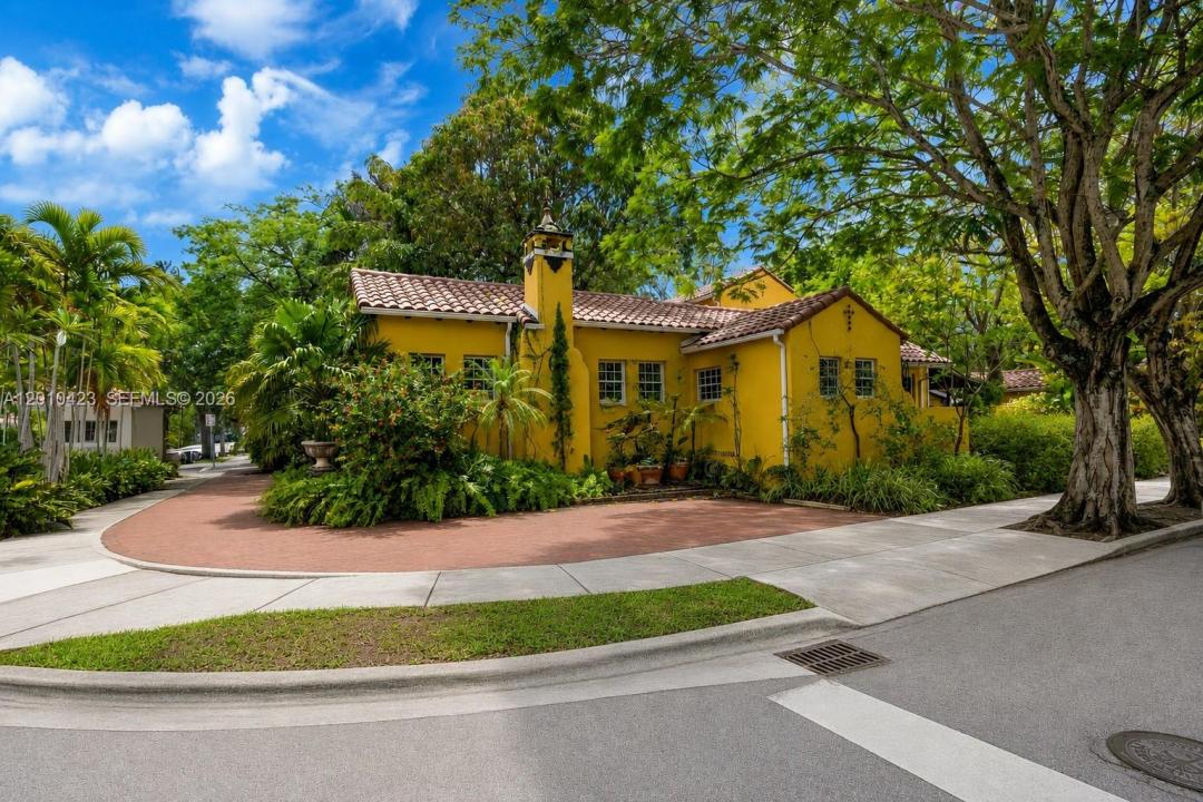 650 NE 76th St, Miami, Florida 33138, USA