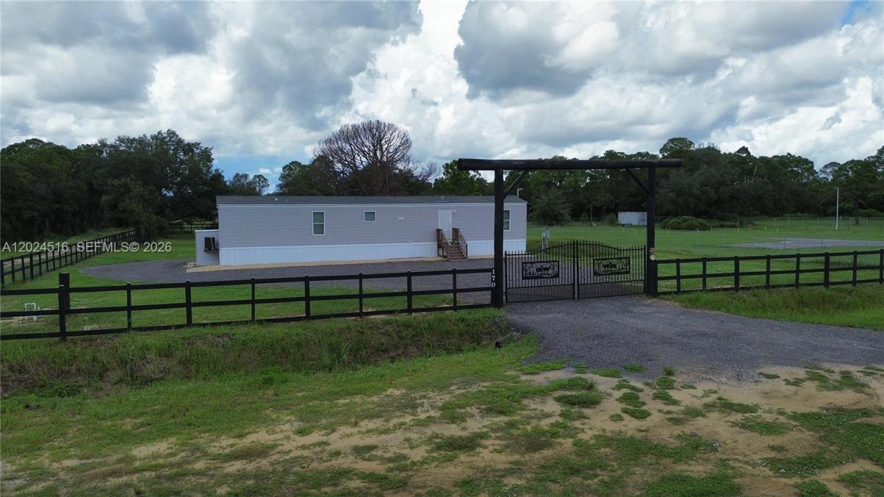 170 S Jinete St, Clewiston, Florida 33440, USA