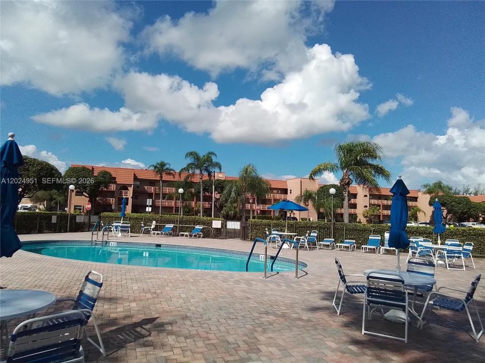 9581 Sunrise Lakes Blvd 202, Sunrise, Floride 33322, États-Unis