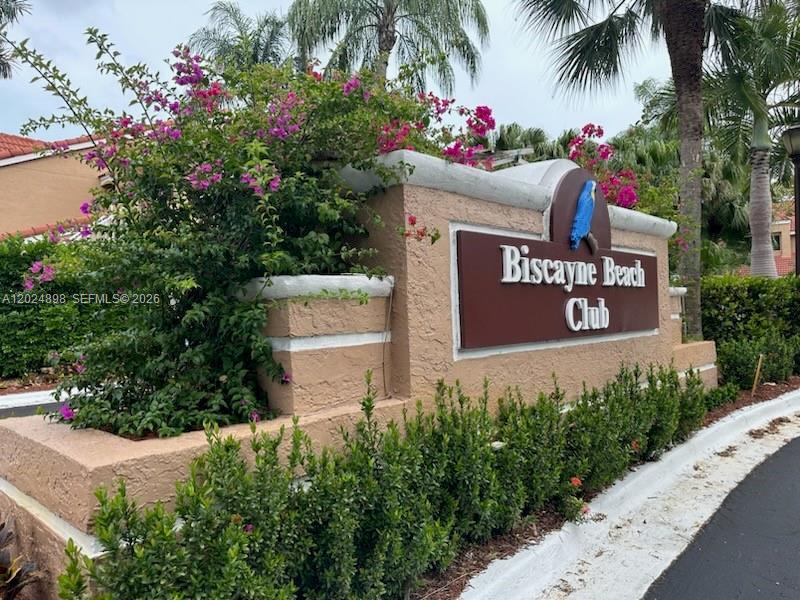15560 SW 104th Ter 614, Miami, Floryda 33196, USA