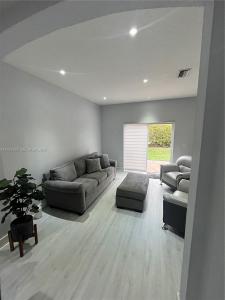 4746 Lago Vista Dr, Coconut Creek, Florida 33073, USA