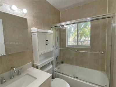 95 Edgewater Dr 207, Coral Gables, Florida 33133, USA