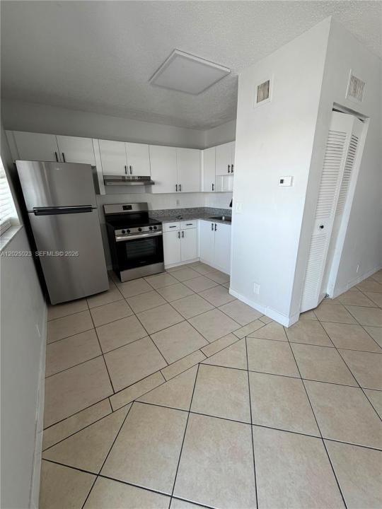 351 NW 42ND CT 208, Pompano Beach, Floride 33064, États-Unis