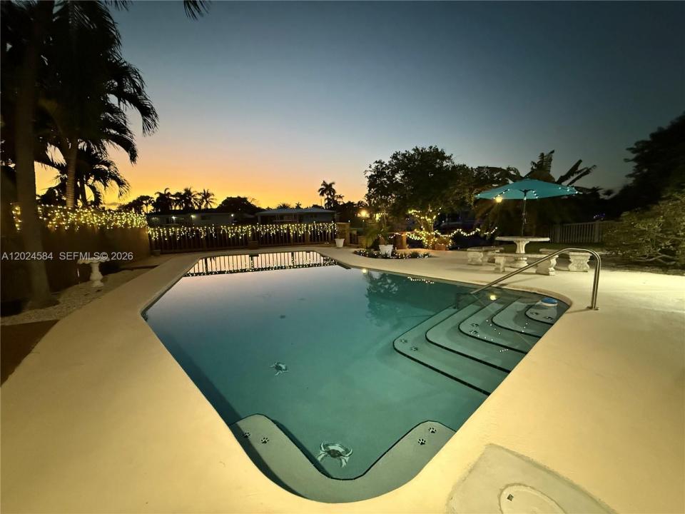 411 SE 6th Ave, Pompano Beach, Florida 33060, USA
