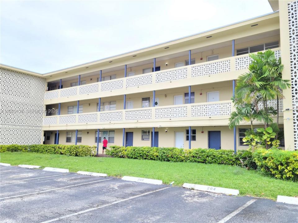 11960 NE 19th Dr 16, North Miami, Floride 33181, États-Unis
