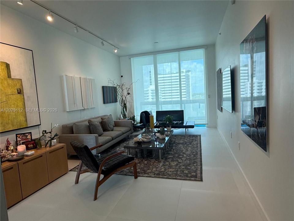 7928 East Dr 904, North Bay Village, Florida 33141, USA