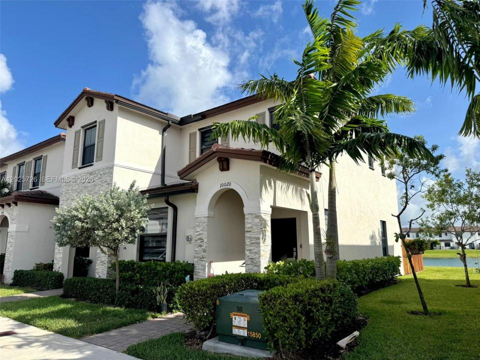 10020 SW 228th Ter, Miami, Florida 33190, USA