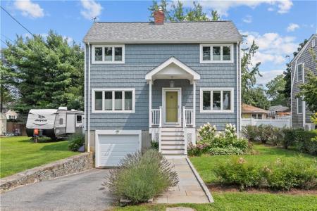 59 Berkley Avenue, Portsmouth, Rhode Island 02871, USA
