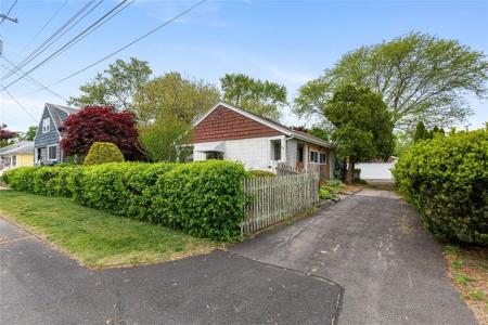 46 Somerset Avenue, East Providence, Rhode Island 02915, USA
